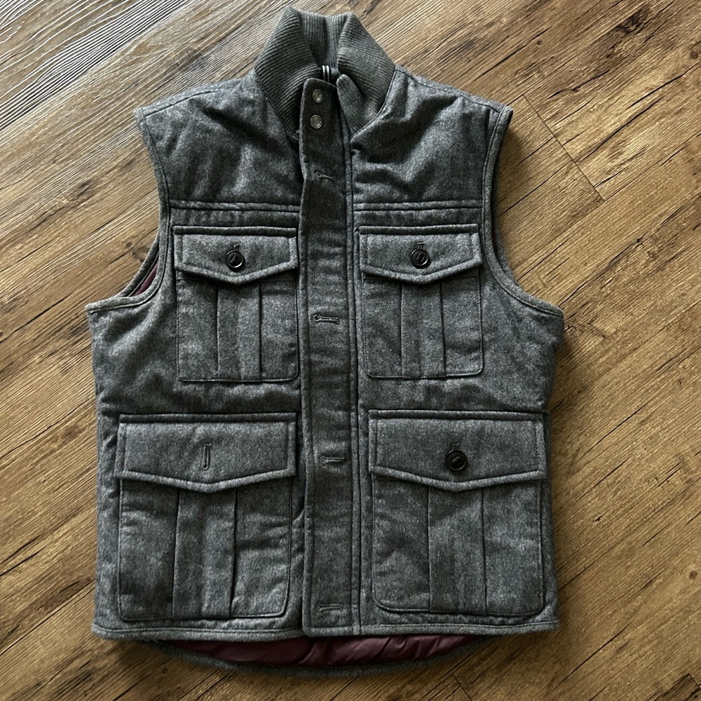 Gray BANANA REPUBLIC Quilted Vest with Button Pockets size small